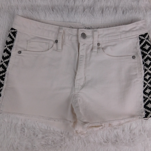 🌻 Universal Thread High Rise Shortie - Picture 7 of 11